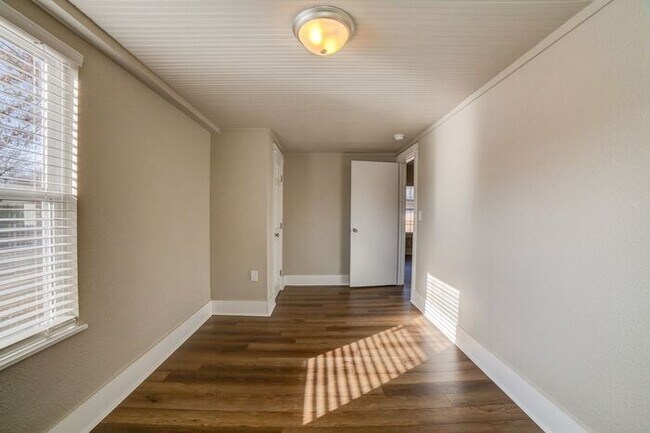 Building Photo - Dreamy Craftsman 3/2 Expertly Remolded