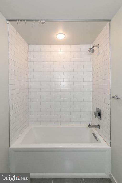 Building Photo - 2328 Memphis St