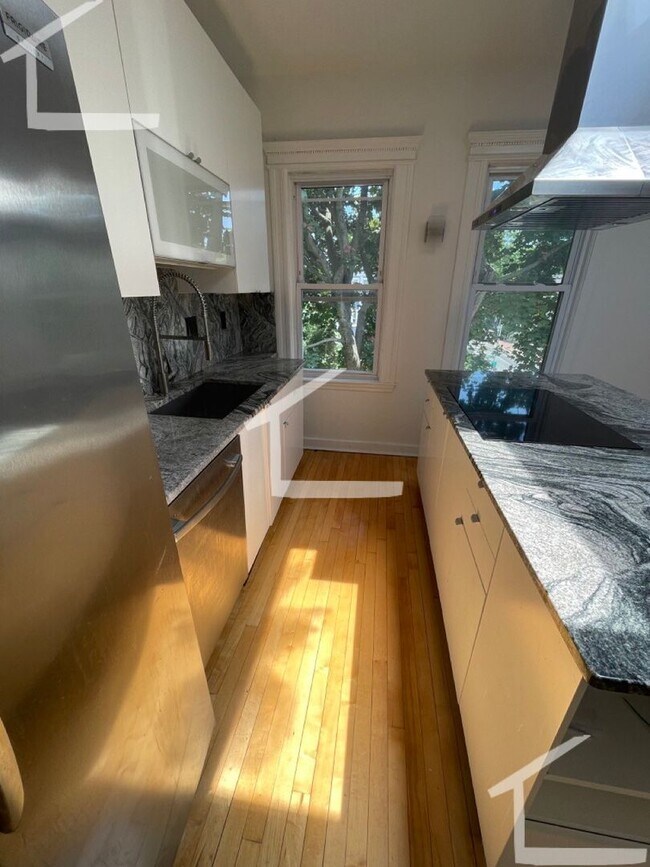 Building Photo - HOT CAMBRIDGE LISTING!!!!!