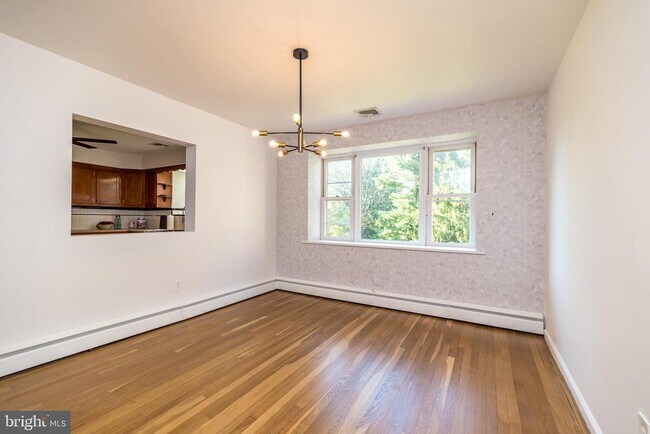 Building Photo - 932 Croton Rd