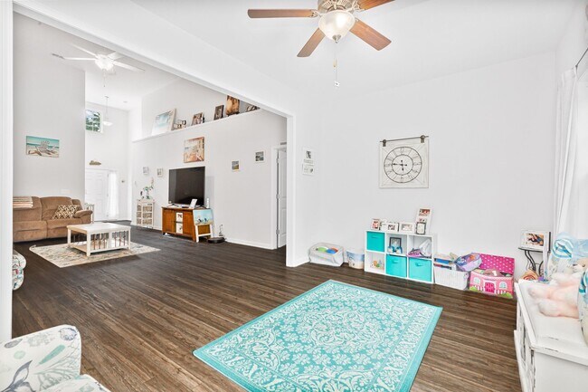 Building Photo - Spacious Home in Barons Bluff North