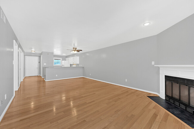 Building Photo - 102 Lantana Ln