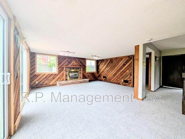 Building Photo - 7216 79th Ave N