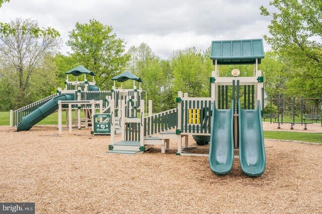 Building Photo - 5404 Drawbridge Ct