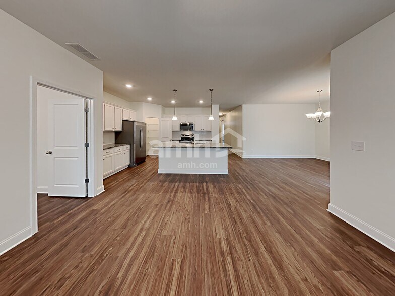 Building Photo - 7053 Creeksong Dr