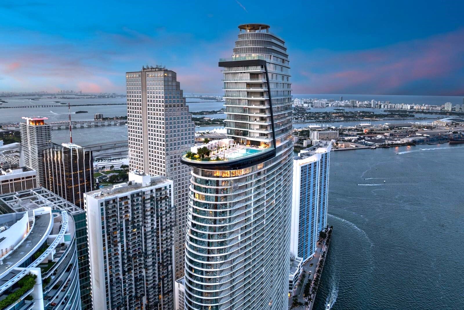 Building Photo - 300 Biscayne Blvd Way