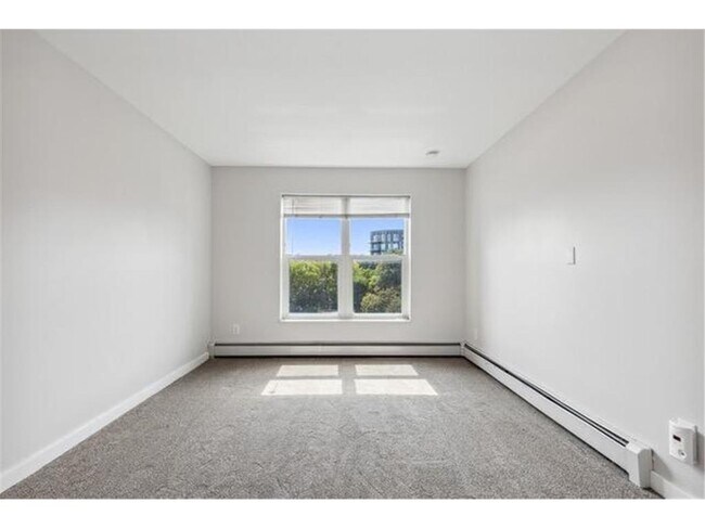 Building Photo - 720 3rd Ave NE