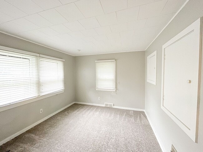 Building Photo - One Plus Bedroom House For Rent!