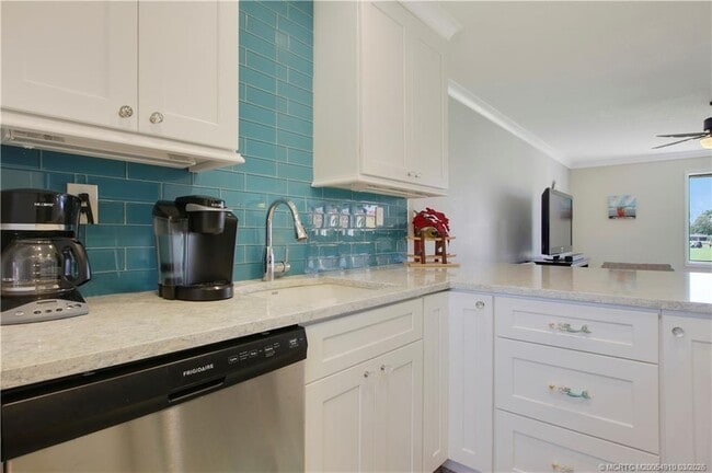 Building Photo - 5323 SE Miles Grant Rd