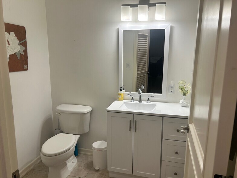 Guest Bathroom - 1975 N Grant St