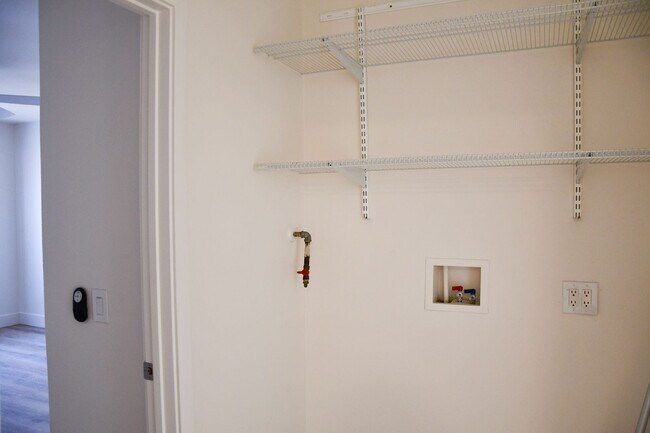 Building Photo - Parker (316)