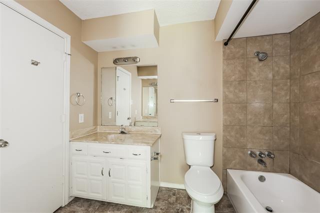 Building Photo - 516 E Lark Ct