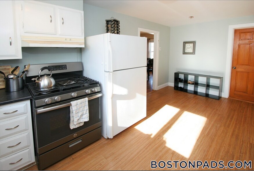 Building Photo - 50 Chestnut St