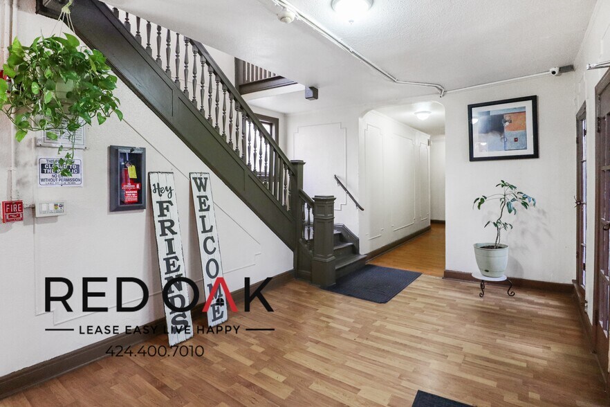 Building Photo - 290 Loma Dr