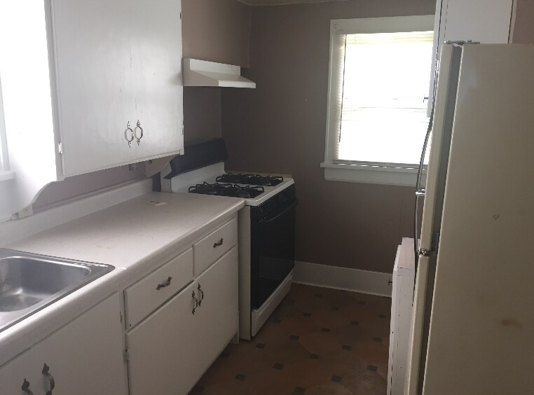 kitchen - 2207 North Missouri Avenue