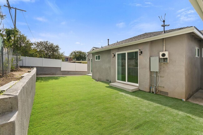 Building Photo - Designer Culver/Fairfax House + Studio | Dog Run & Private Orchard | 3-Car Parking