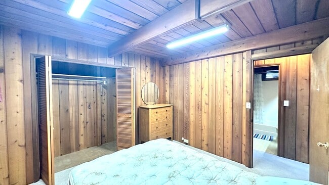 Building Photo - Available Now - Highly Desired 2 Bedroom, ...