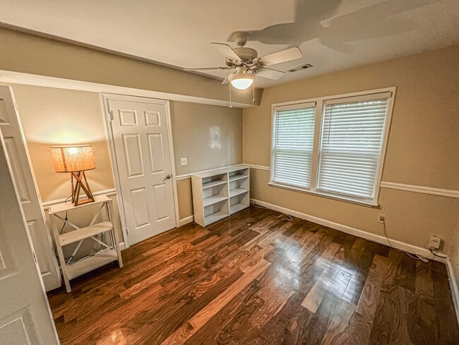 Building Photo - Bright And Relaxing 2 Bed 2 Bath Partially Furnished Home in Beautiful Franklin Farm Foundation