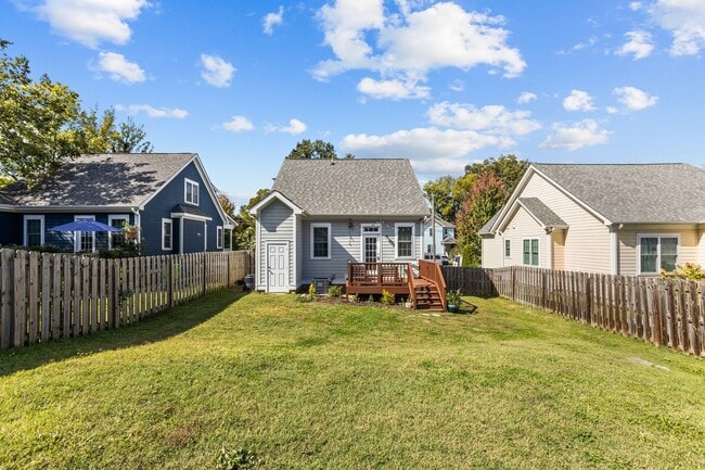Building Photo - Gorgeous 3 Bedroom Home in Downtown Raleig...