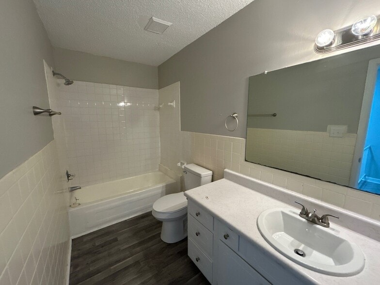 Building Photo - 45 Woodmont Dr
