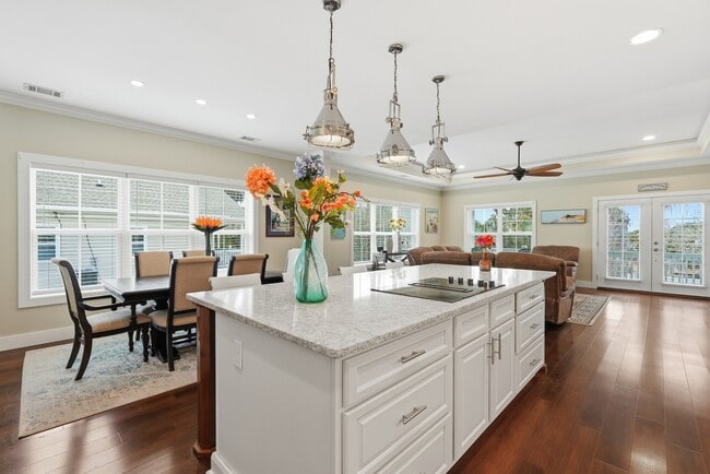 Building Photo - Prime Coastal Location!