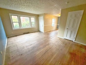 Building Photo - 2 BED 1 BATH BEAUTIFUL SINGLE FAMILY HOME