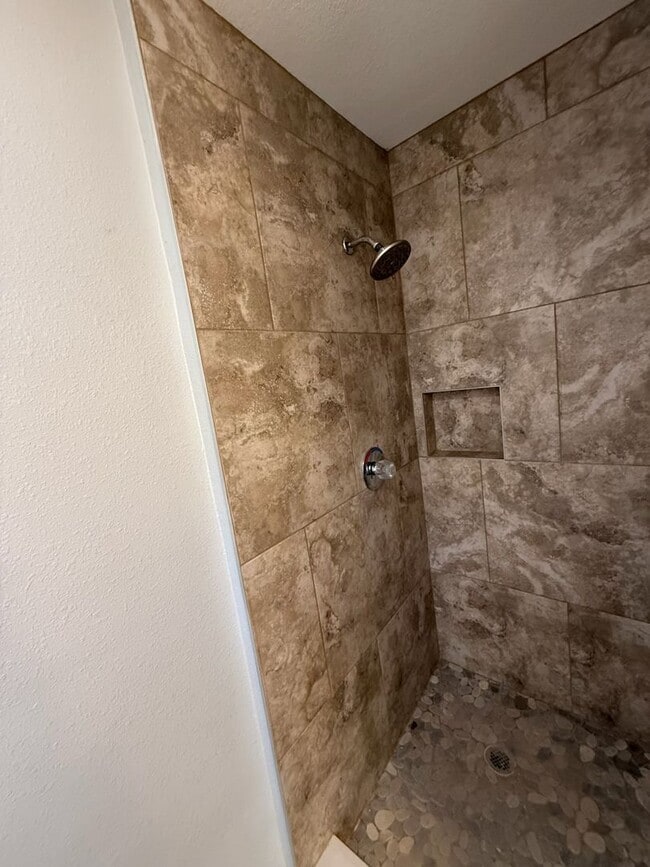 Building Photo - HUGE Ridge Manor/Dade City 3BR/2BA Home with Wide Open Floor Plan!!!