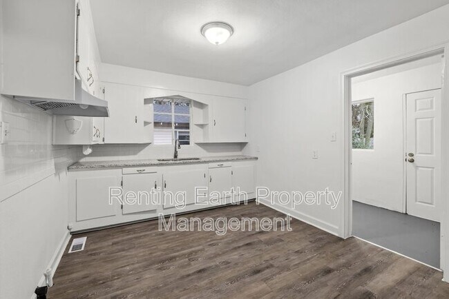 Building Photo - 1505 44th St Ensley