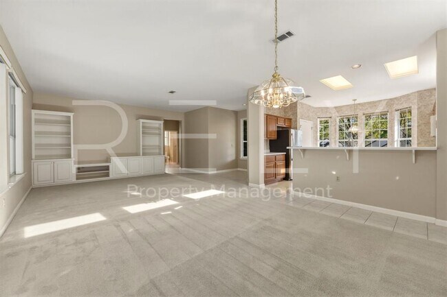 Building Photo - 280 Whispering Wind Dr