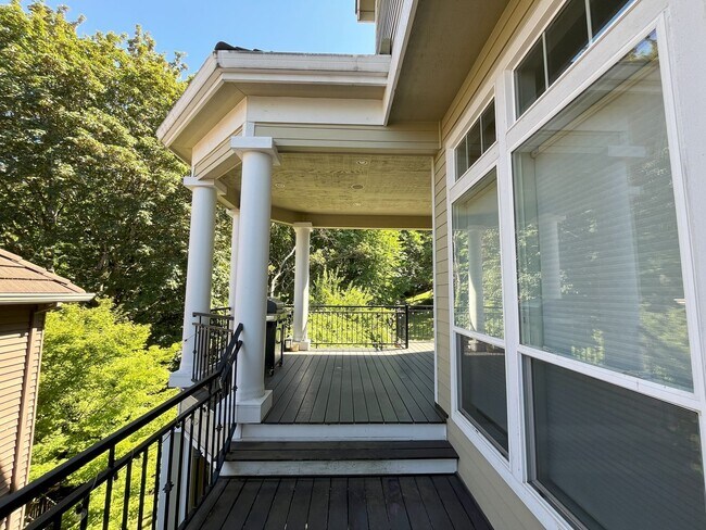 Building Photo - Elegant 4-Bedroom Luxury Home with Panoram...
