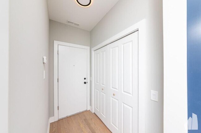 Building Photo - 1 bedroom in Chicago IL 60618