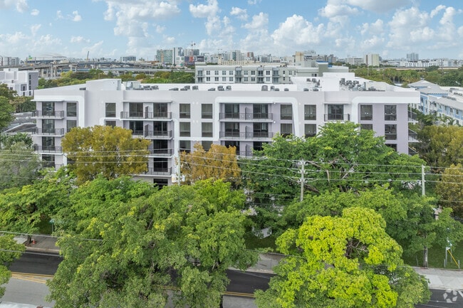 Building Photo - Courtside Apartments II