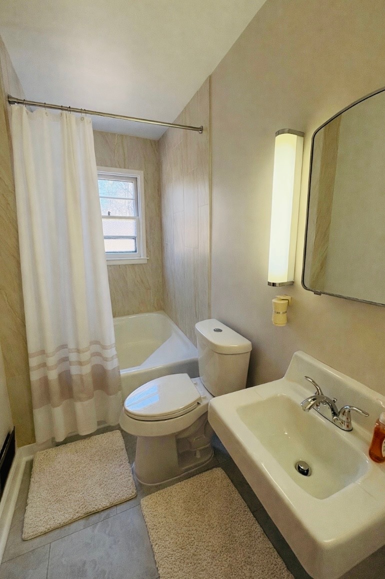 Building Photo - 4021 Oak Ct