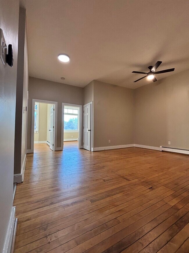 Building Photo - 408 Central St