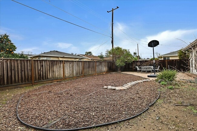 Building Photo - Santa Clara Home near Apple, Kaiser and Ma...