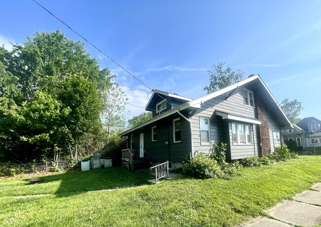 Building Photo - 501 N Alameda Ave