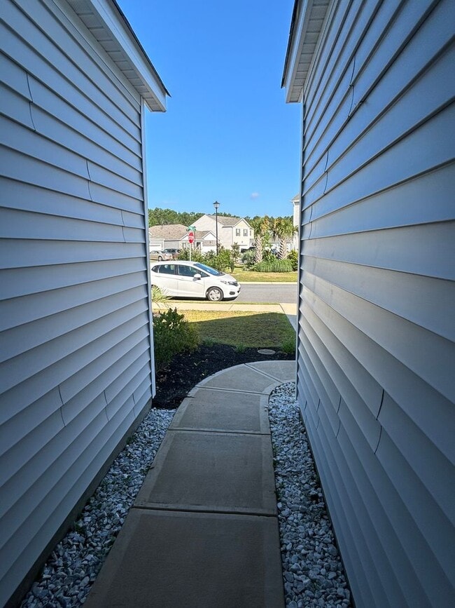 Building Photo - 304 Emery Oak Dr