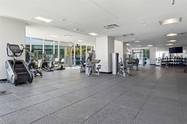 Building Photo - 400 Central Ave