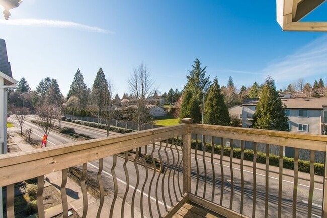 Building Photo - Now Waitlisting For February Move-in! Springwater Corridor 3-Bedroom Townhome For Rent.