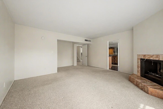 Building Photo - 5736 N 25th St