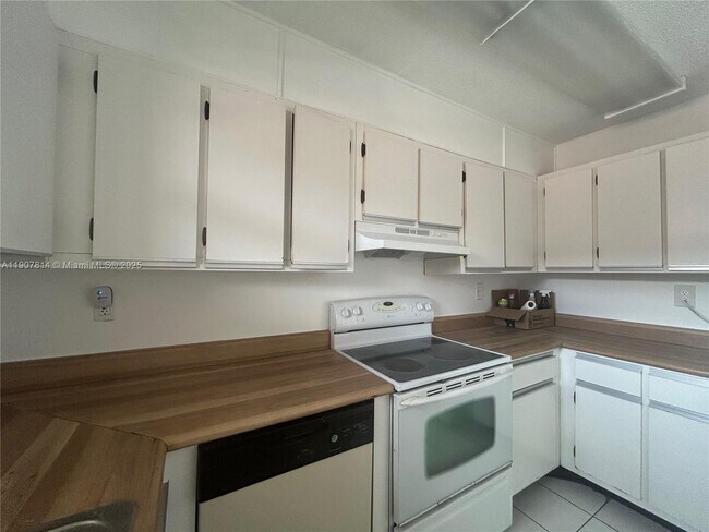 Building Photo - 5851 W 20th Ave