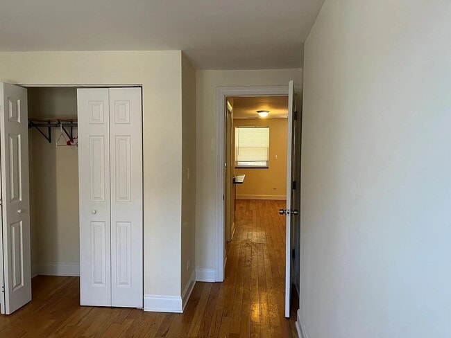 Building Photo - 5320 N Francisco Ave