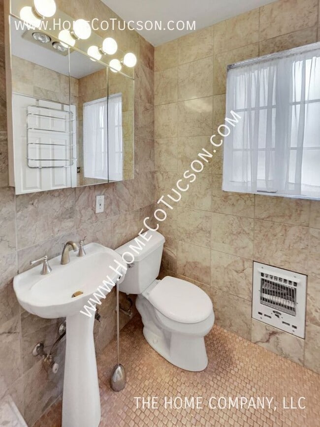 Building Photo - 228 S Country Club Rd