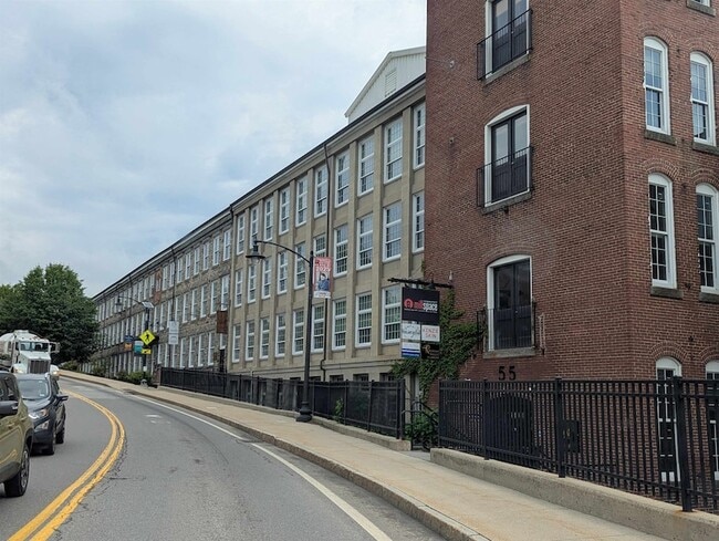 Building Photo - 141 Main St