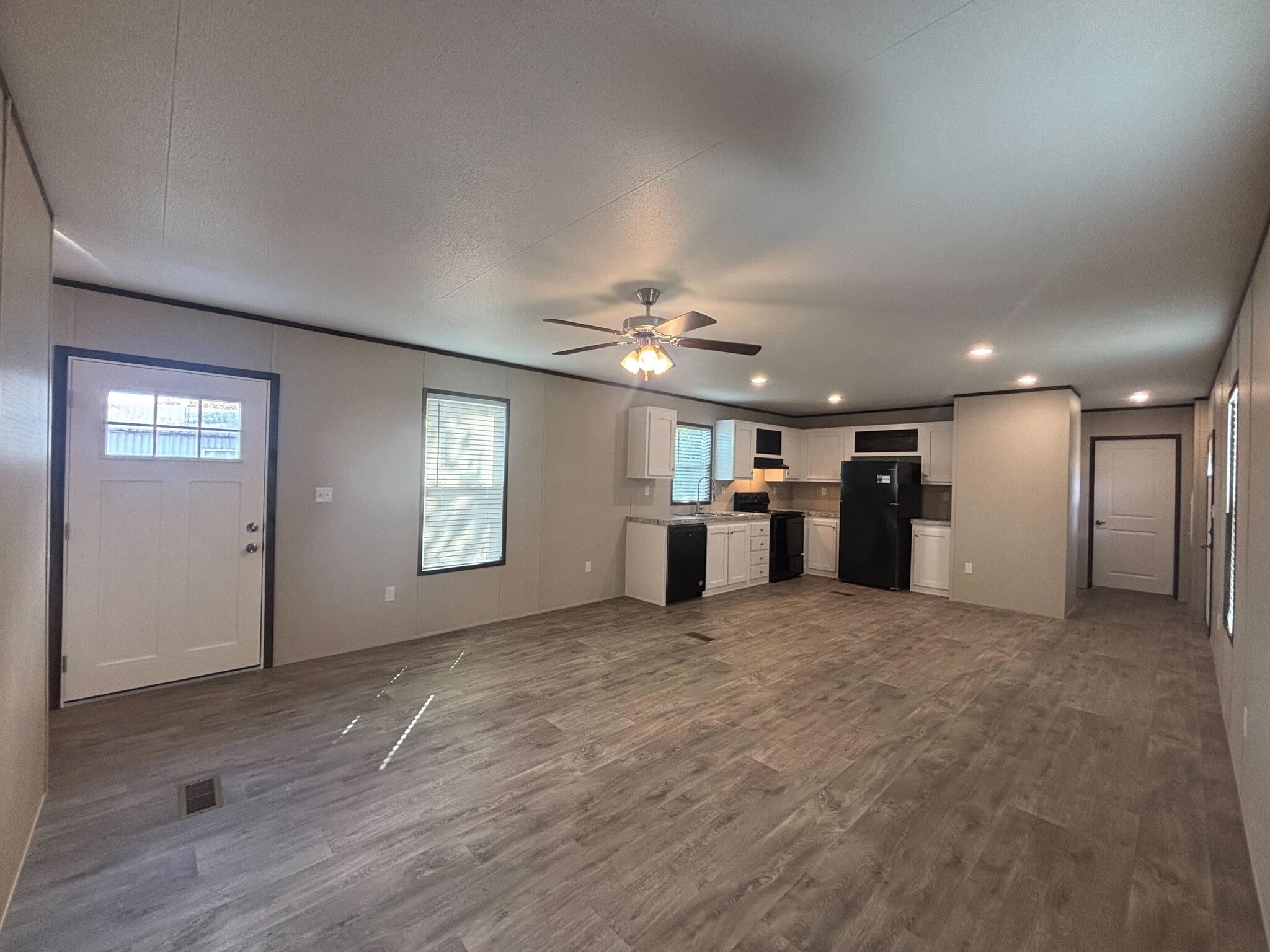 Building Photo - 203 Linda St