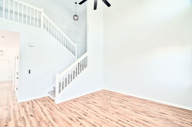 Building Photo - 116 Winding River Dr