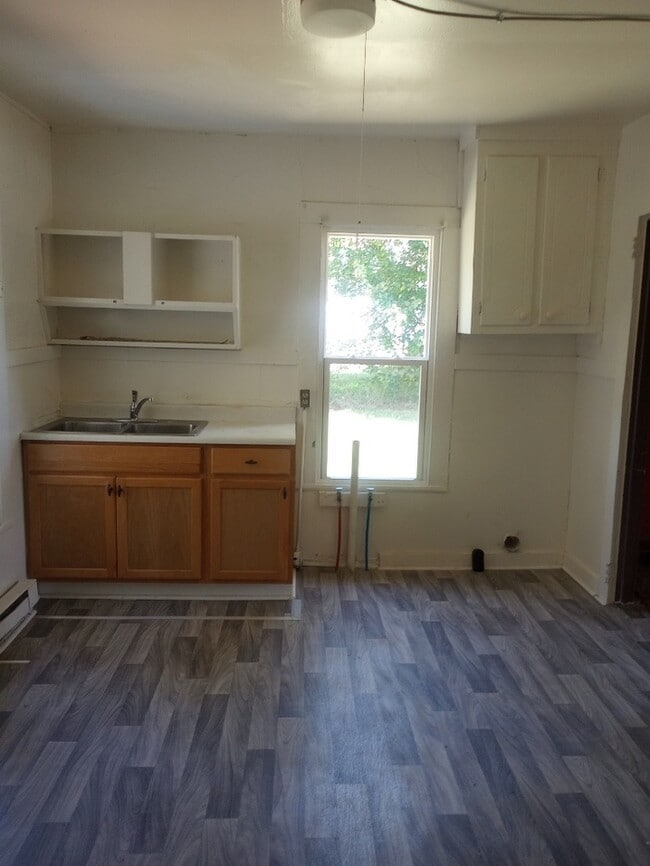 Building Photo - 2 Bedroom 1 Bathroom
