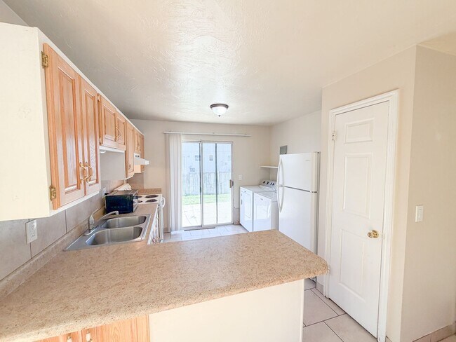 Building Photo - 2382 W Derby St