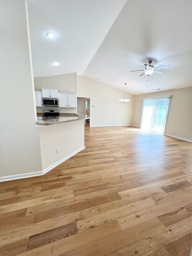 Building Photo - Beautiful home in Woodland Lakes! Extended...