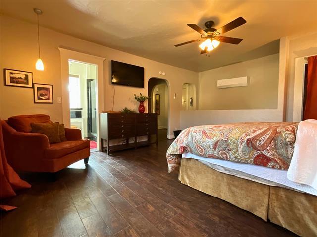 Building Photo - 104 NE 2nd St